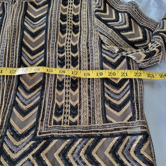 St-John Couture, Gourges Black and Tan Patterned Top With Top Closer, - Picture 10 of 10